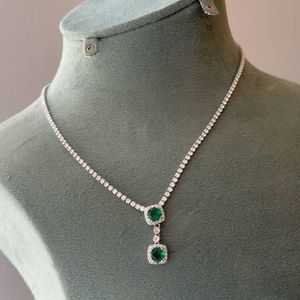 گردنبند نگین سبز جواهری