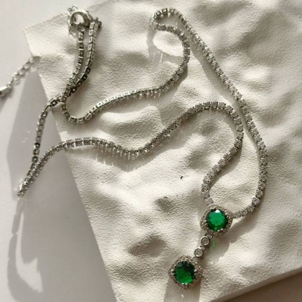 مشخصات گردنبند نگین سبز جواهری