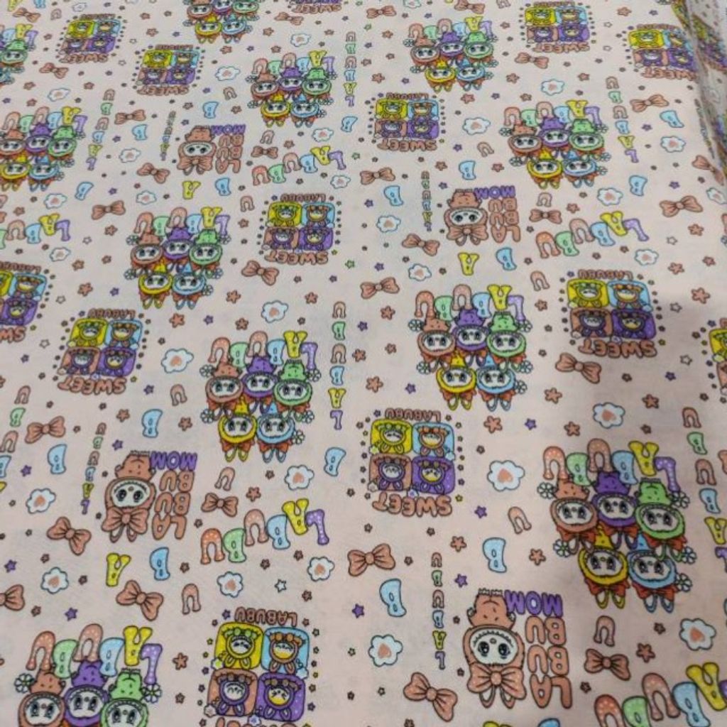 مشخصات پارچه ملحفه کودک طرح لبوبو عرض 2 متر کد B