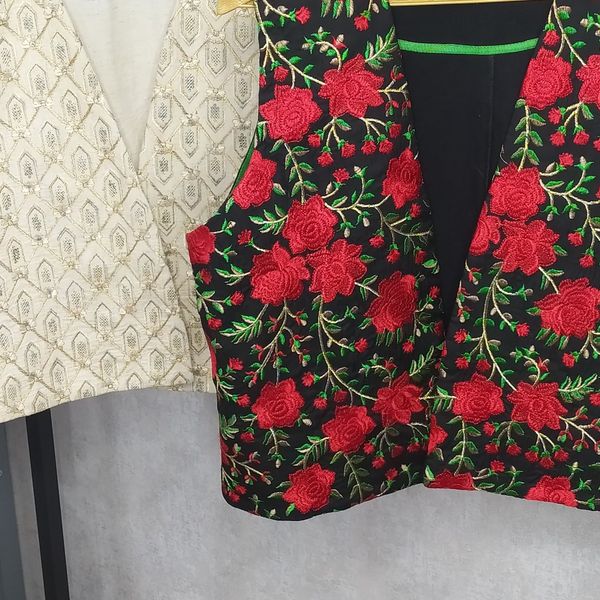 وست گلدوزی  و شومیز.