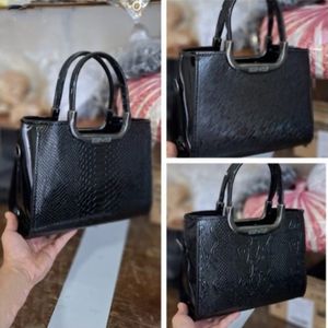 قیمت کیف زنانه شیک مدل پرستو طرح رگباری