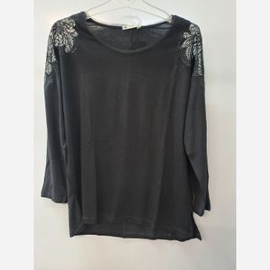 قیمت ارزان بلوز سرشانه کار شده 