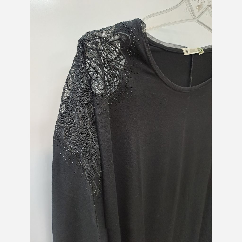 فروش اینترنتی بلوز سرشانه کار شده 