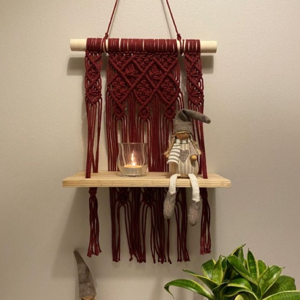 خرید انلاین دیوارکوب شلف چوبی مکرومه طرح سرخپوش