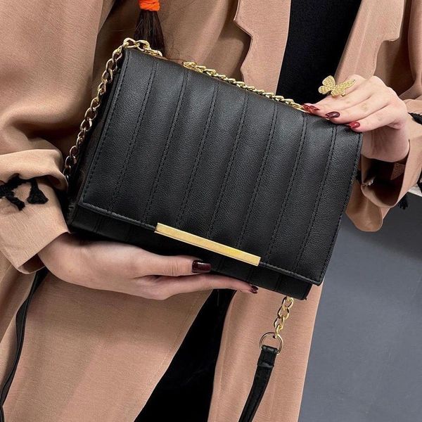 کیف پاسپورتی زنجیر دار