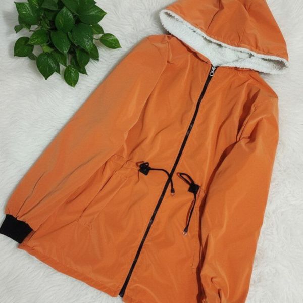 کاپشن زنانه طرح هستی