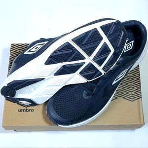 مشخصات کفش اسپرت مردانه آمبرو بزرگ پا Umbro Risponsa
