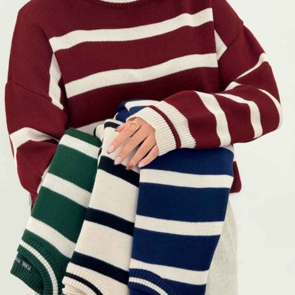 خرید آنلاین بافت زنانه طرح یقه شل راه راه