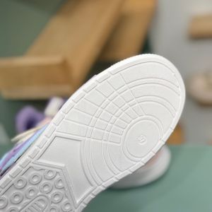 فروش اینترنتی کتونی بچگانه نیمساق نوگلان کد 4070801