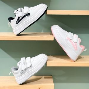 خرید اینترنتی قیمت ونس بچگانه طرح sport دو چسب از Toobaco کد 4071001