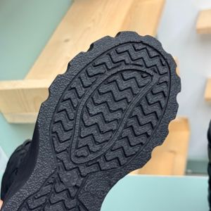 فروش اینترنتی بوت بچگانه شنل دوزی زیپلاینی کد 071702