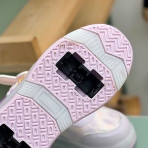 خرید اینترنتی قیمت کتونی اسکیتی چراغدار طرح کرومی ملودی از KAKA کد 4072702