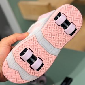 خرید اینترنتی قیمت کتونی اسکیتی چراغدار طرح کرومی ملودی از KAKA کد 4072702