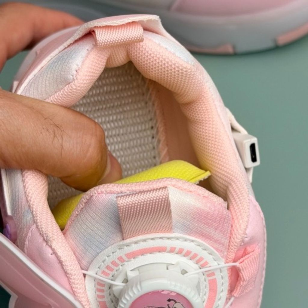 خرید اینترنتی کتونی اسکیتی چراغدار طرح کرومی ملودی از KAKA کد 4072702