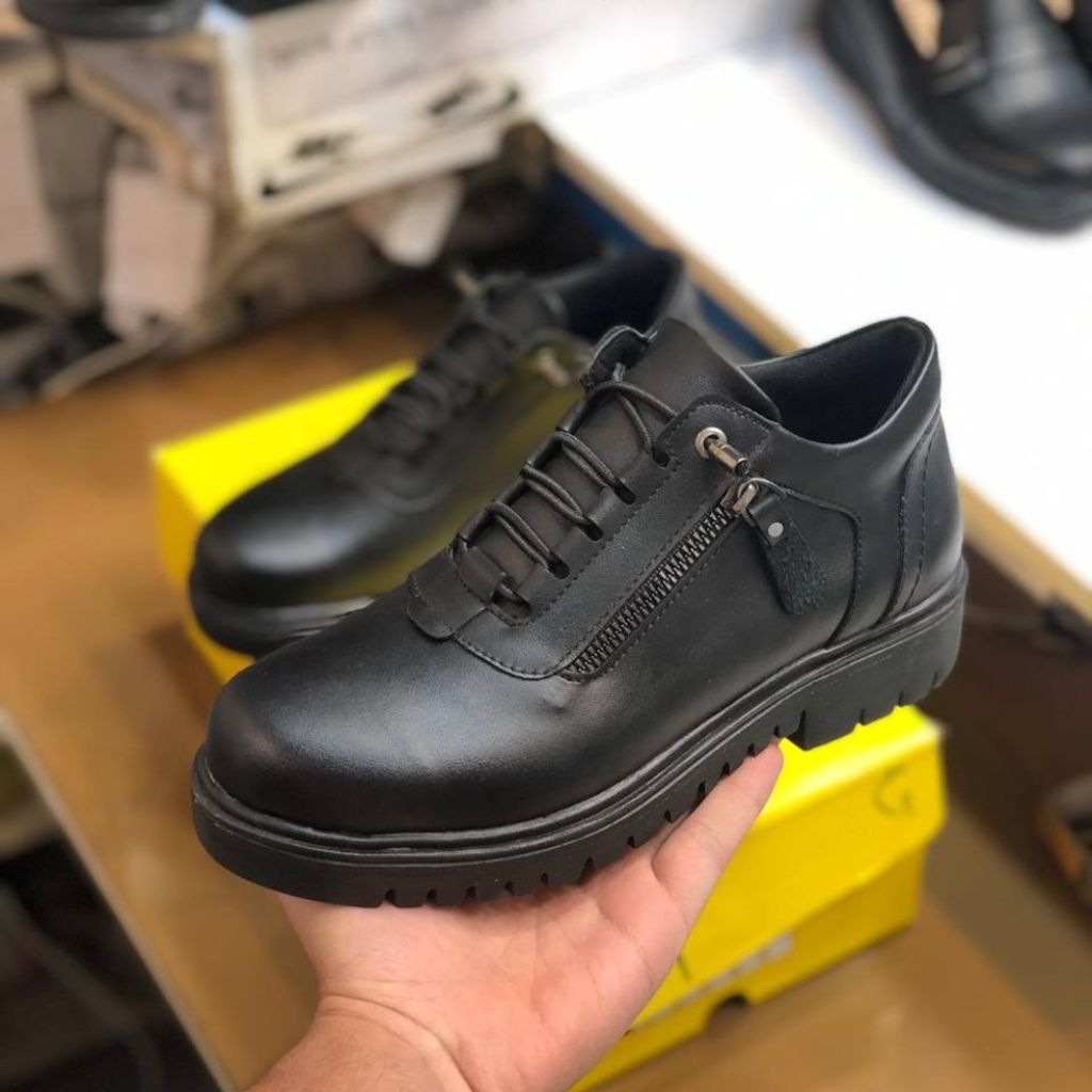 قیمت ارزان کفش نیم بوت چرم زنانه مدل لیو رنگ مشکی