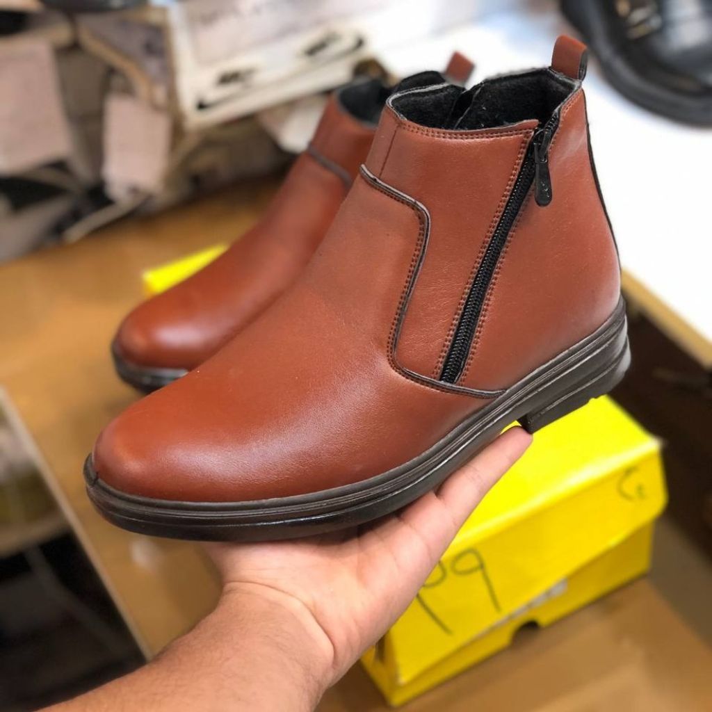 مشخصات کفش نیم بوت چرم مردانه دو زیپ رنگ عسلی