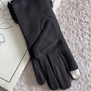 فروش اینترنتی دستکش زنانه نگین