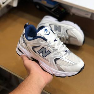 خرید انلاین کفش نیوبالانس 530 زنانه رنگ سفید سورمه ای