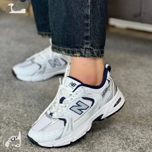کفش نیوبالانس 530 زنانه رنگ سفید سورمه ای