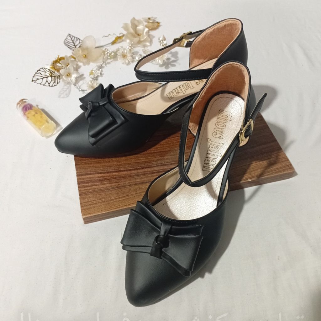 خرید اینترنتی کفش مجلسی زنانه جلو بسته پاشنه دار اروپایی