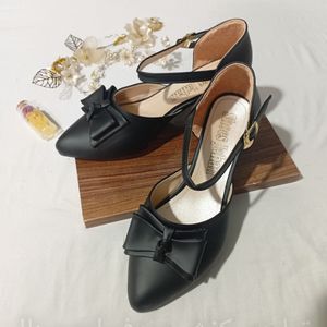 خرید اینترنتی کفش مجلسی زنانه جلو بسته پاشنه دار اروپایی