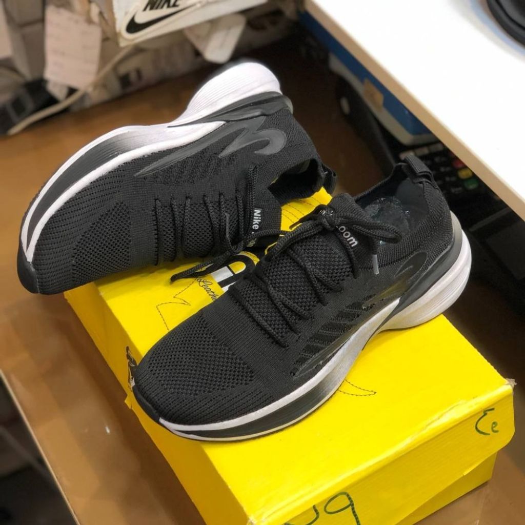 فروش اینترنتی کفش کشی جورابی زنانه مدل رانر رنگ مشکی