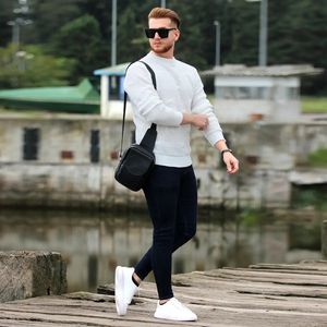 فروش اینترنتی پلیور زاپ دار مردانه مدل دتا (در رنگ بندی مختلف)