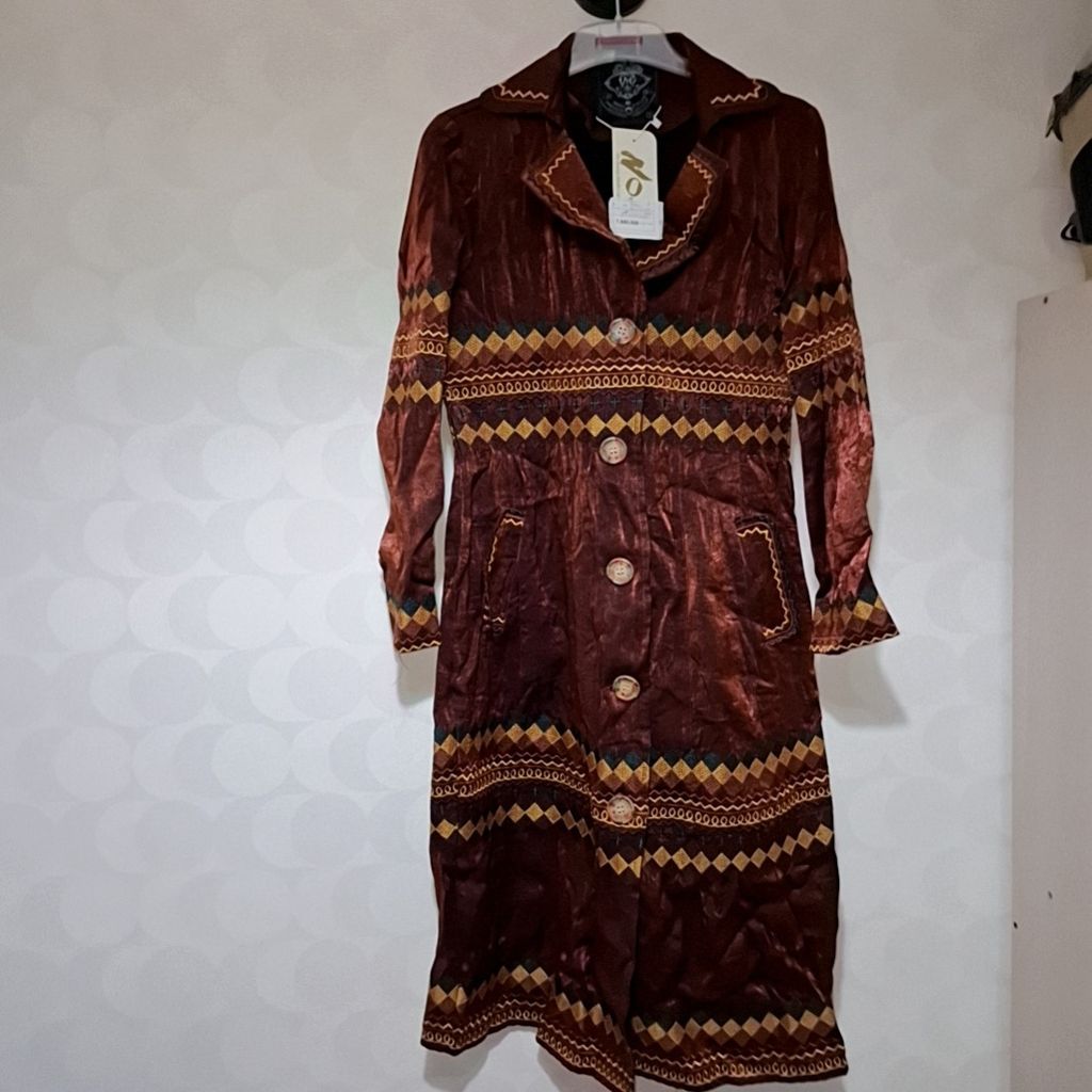 خرید آنلاین مانتو مجلسی طرح گلدوزی