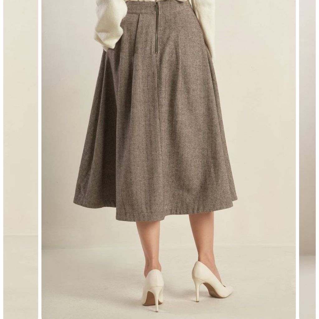 خرید اینترنتی دامن پشمی جناغی پیلی دار