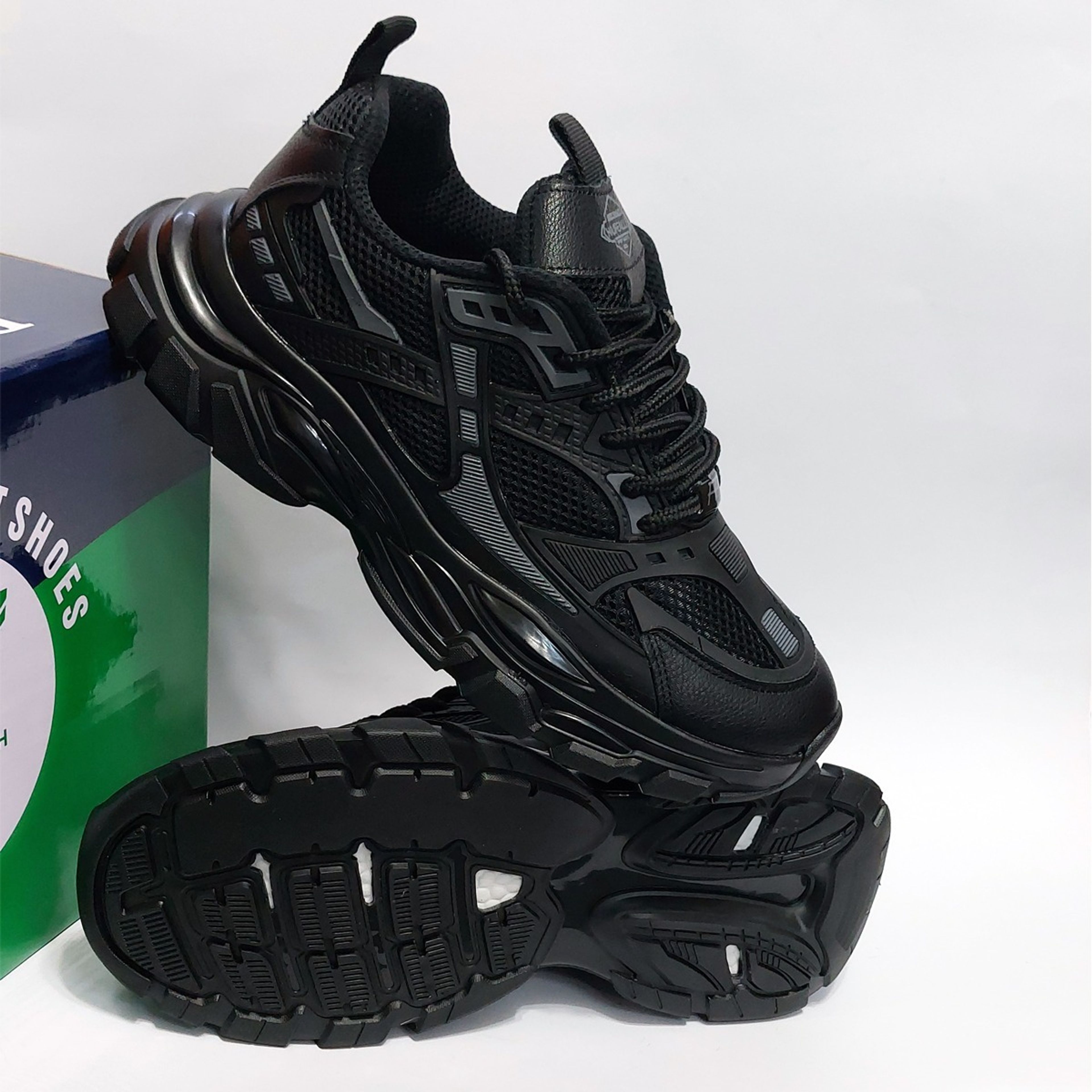 فروش اینترنتی کتونی طرح بالنسیاگا Balenciaga بسیار شیک و با کیفیت