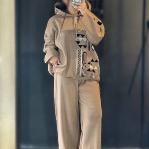 بافت ست زنانه طرح هودی و شلوار رزا