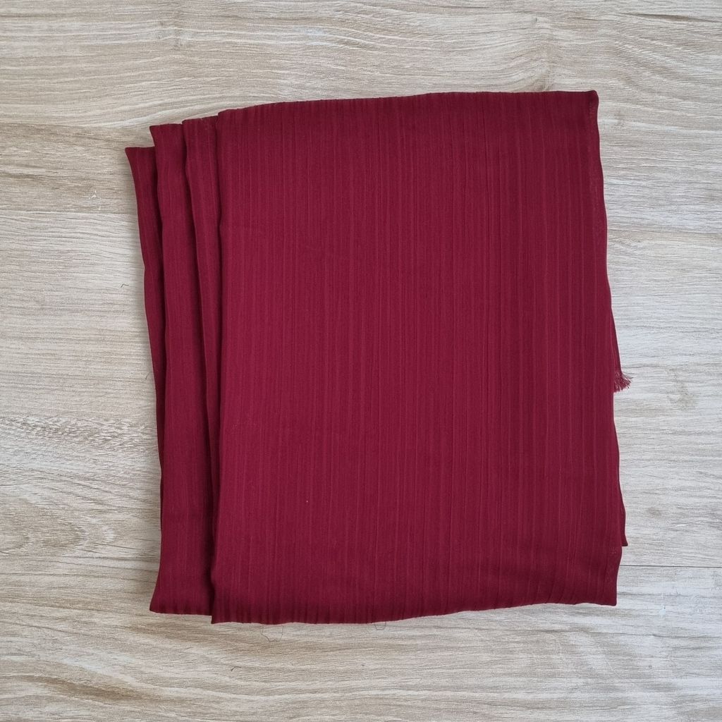 قیمت ارزان قواره 2 متری پارچه زرشکی طول 2 متر عرض 1ونیم متر