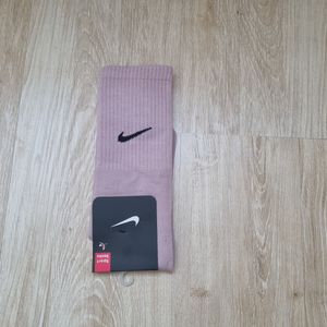 فروش اینترنتی جوراب ساقدار رنگی طرح نایک