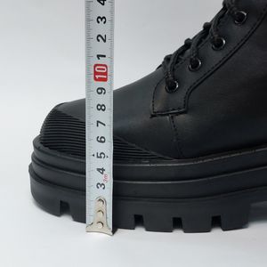 مشخصات بوت پرطرفدار بندی زیپ دار بغل کش مشکی با کیفیت