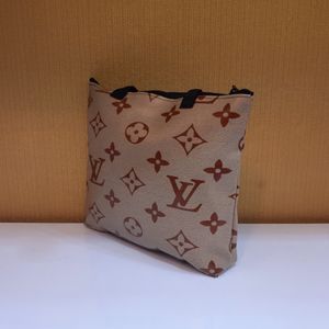 فروش اینترنتی کیف اسپرت مدل LV