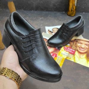 کفش چرم زنانه