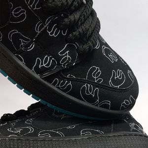 خرید اینترنتی کتونی ساقدار نایک جردن وان طرح کاز Nike Jordan1 Kaws