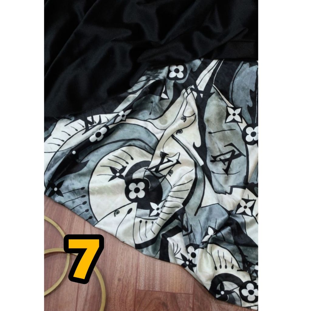 قیمت پارچه مخمل کره ای طرحدار و مشکی ساده