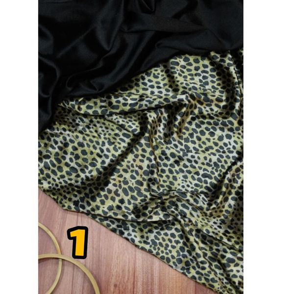 پارچه مخمل کره ای طرحدار و مشکی ساده