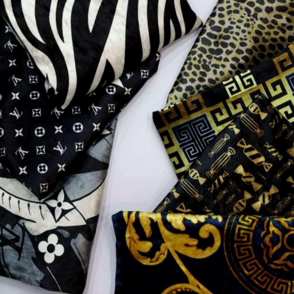 خرید آنلاین پارچه مخمل کره ای طرحدار و مشکی ساده