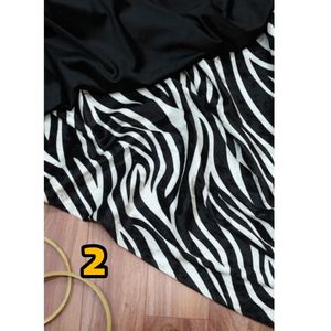 مشخصات پارچه مخمل کره ای طرحدار و مشکی ساده