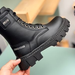 خرید اینترنتی قیمت بوت بچگانه اسپرت طرح miu کد 4080403