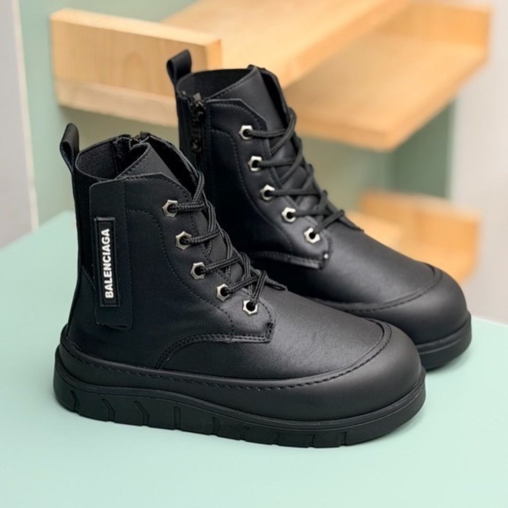 خرید آنلاین بوت بچگانه اسپرت طرح بالنسیاگا کد 4080404