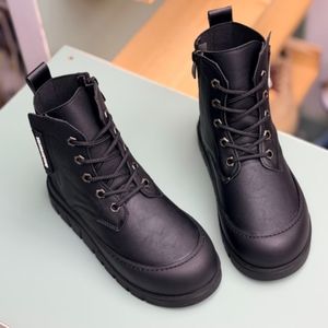 مشخصات بوت بچگانه اسپرت طرح بالنسیاگا کد 4080404