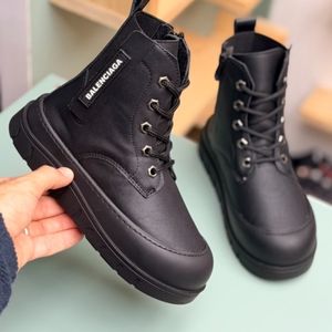 خرید اینترنتی بوت بچگانه اسپرت طرح بالنسیاگا کد 4080404