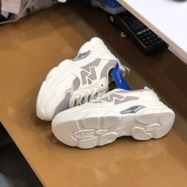 کفش نیوبالانس خارجی زنانه مدل KShoes رنگ سفید طوسی