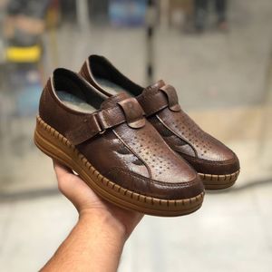 کفش طبی زنانه مدل باران رنگ قهوه ای