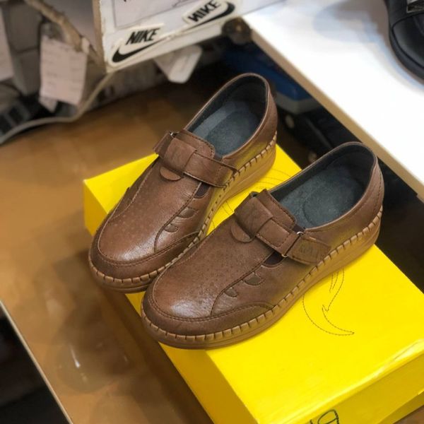 کفش طبی زنانه مدل باران رنگ گردویی