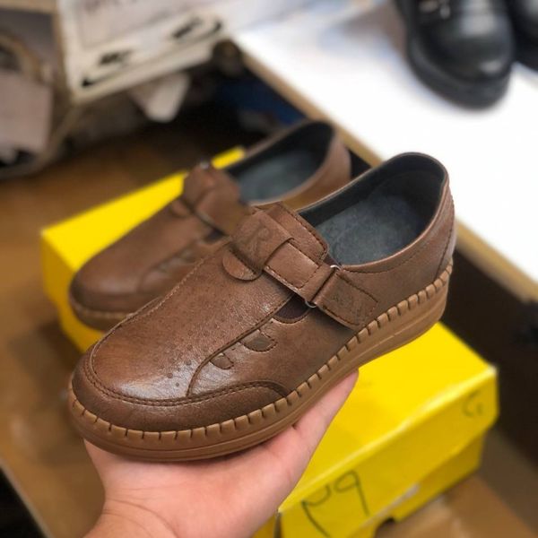 کفش طبی زنانه مدل باران رنگ گردویی