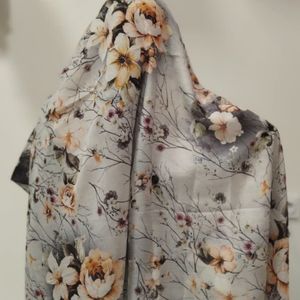 روسری نخی گلدار